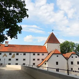 Konukevi Gaestehaus Maelzerei Auf Schloss Neuburg Am