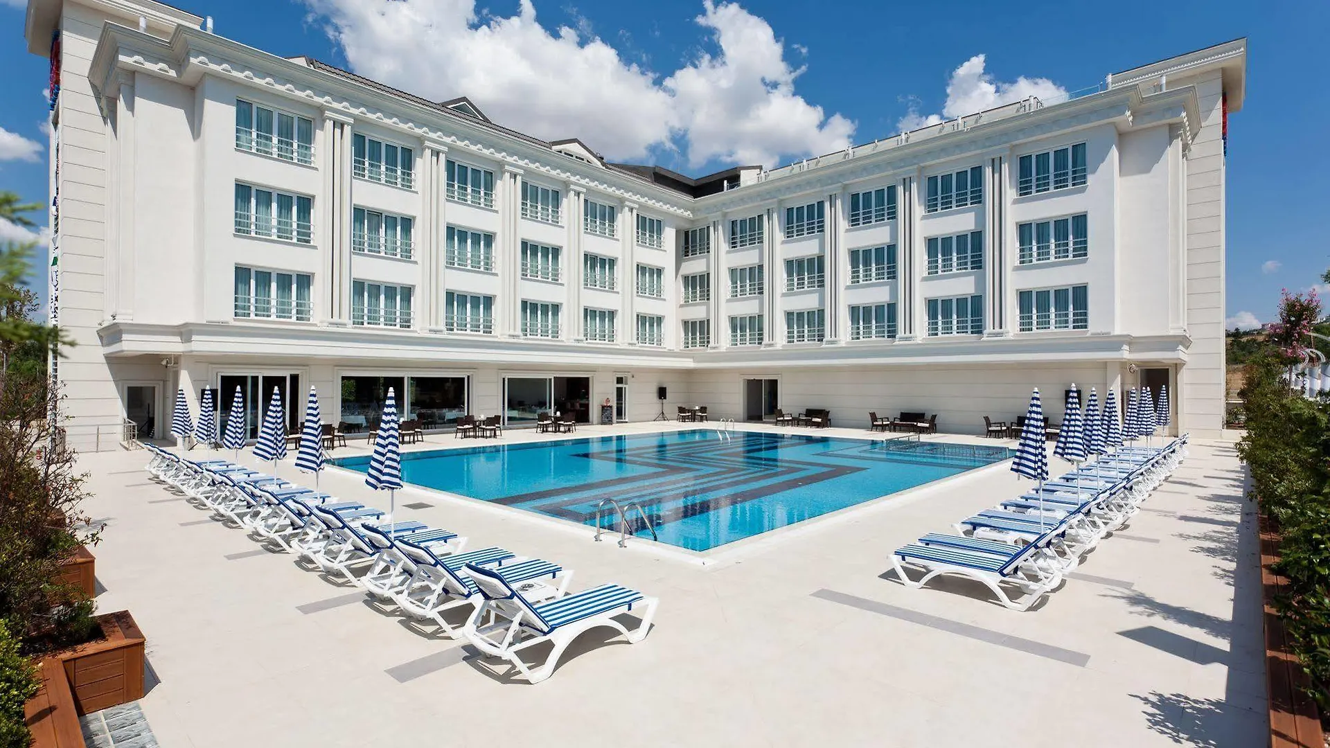 Mercia Hotels & Resorts Бююкчекмедже 4*,